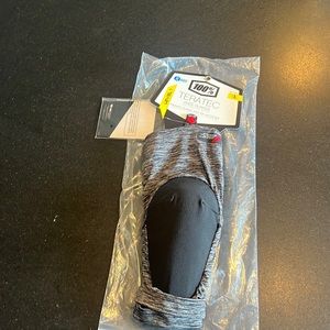 100% Teratec Knee Guards